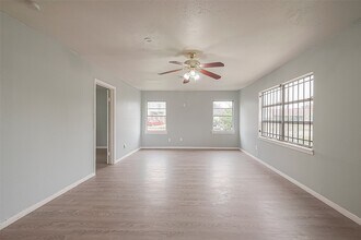 9302 Fairland Dr in Houston, TX - Building Photo - Building Photo