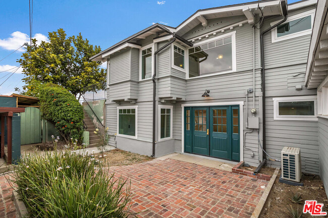 property at 2336 Loma Vista Pl