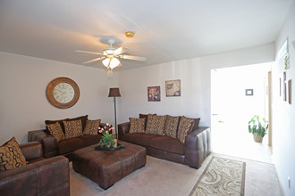 Windsor Townhomes Community in Platte City, MO - Foto de edificio - Interior Photo