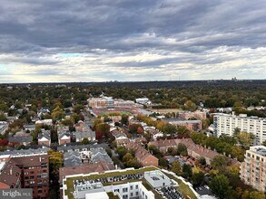 900 N Stafford St in Arlington, VA - Foto de edificio - Building Photo