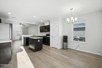 1033 Candelilla St in Horizon City, TX - Building Photo - Building Photo