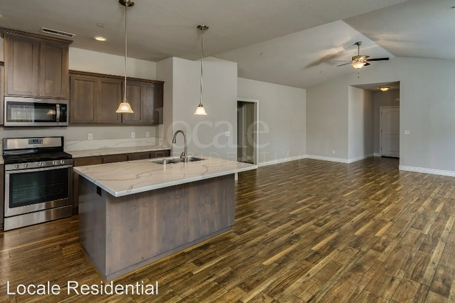 5 Redding Ct in Chico, CA - Building Photo - Building Photo