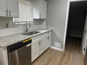 20943 Hollywood St in Harper Woods, MI - Building Photo - Building Photo