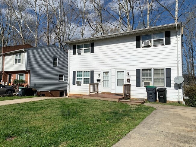 1222 Holmes Ave in Charlottesville, VA - Building Photo - Building Photo