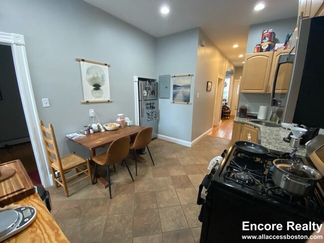 18 Portsmouth St, Unit 18 Portsmouth Street in Cambridge, MA - Foto de edificio - Building Photo