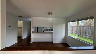 5334 SE Pueblo St, Unit 5334 in Hillsboro, OR - Building Photo - Building Photo