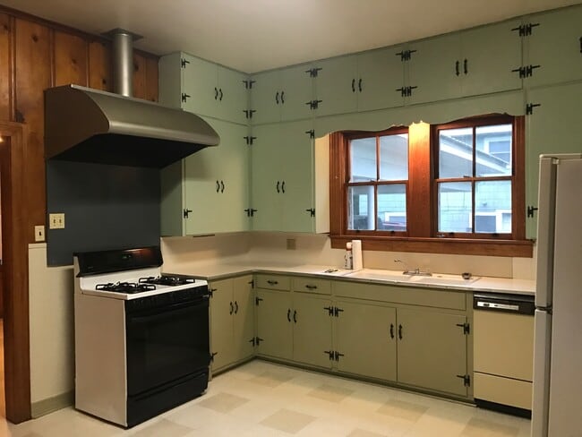 704 E Thomas St, Unit Downstairs
