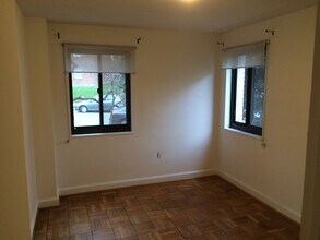 3829 Davis Pl NW in Washington, DC - Building Photo - Building Photo