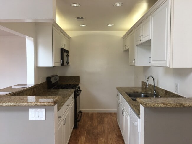21529 Saticoy St, Unit 210 in West Hills, CA - Building Photo - Building Photo