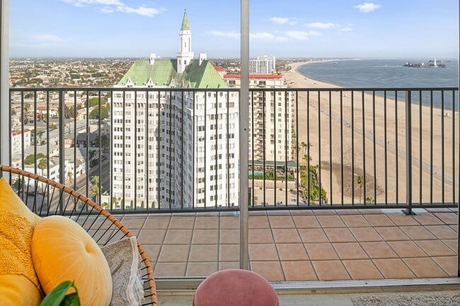 700 E Ocean Blvd in Long Beach, CA - Building Photo - Building Photo