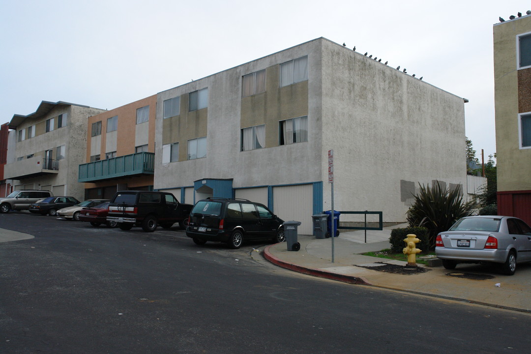 380 Susie Way in South San Francisco, CA - Foto de edificio