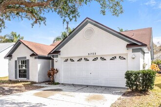 9755 Fox Hollow Rd in Tampa, FL - Building Photo - Building Photo