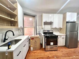 39 Van Wagenen Ave in Jersey City, NJ - Building Photo