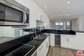 4314 Marina City Dr in Marina Del Rey, CA - Building Photo - Building Photo