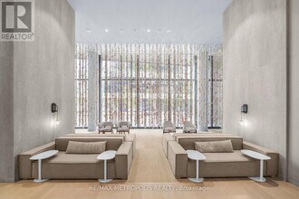 138 Downes St in Toronto, ON - Building Photo - Building Photo