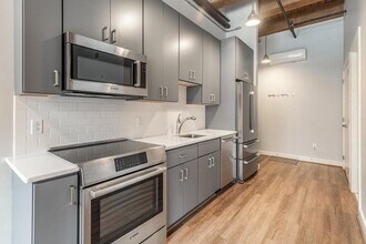 63 Melcher St, Unit 401 in Boston, MA - Building Photo - Building Photo
