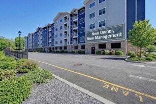 The Crown Walk in Netcong, NJ - Building Photo