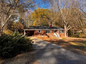 207 Skyview Dr in Clemson, SC - Building Photo