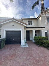 1018 NE 42nd Ave in Homestead, FL - Building Photo - Building Photo