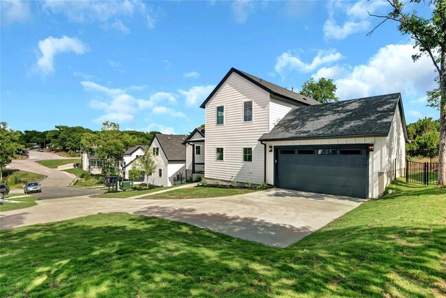 3018 Sunridge Dr in Austin, TX - Building Photo - Building Photo