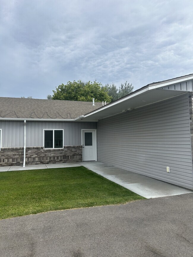 2124 E Olympic Ave, Unit 2124 in Idaho Falls, ID - Building Photo - Building Photo