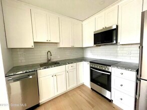 423 Broadway in Saratoga Springs, NY - Building Photo - Building Photo