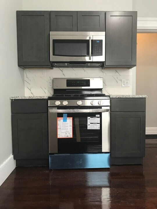 211-211 Blake St in New Haven, CT - Building Photo