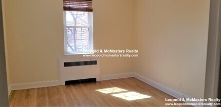 12 Ware St, Unit 33 in Cambridge, MA - Foto de edificio - Building Photo