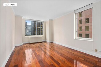 145 E 48th St in New York, NY - Building Photo - Building Photo