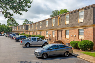 Westwood Apartments in Albany, GA - Foto de edificio - Building Photo