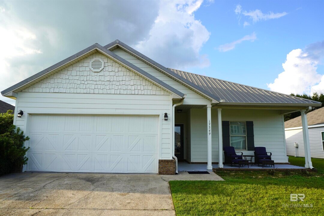 17349 Lewis Smith Dr in Foley, AL - Building Photo