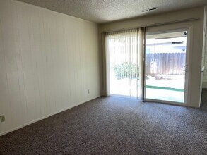2 Ripple Ct in Sacramento, CA - Building Photo - Building Photo