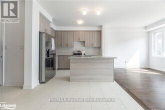 47 Lisa St in Wasaga Beach, ON - Building Photo - Building Photo