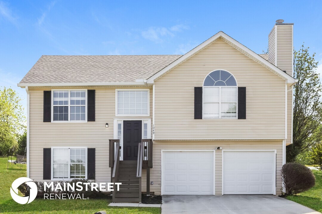 1049 Misty Meadows Ln in Hampton, GA - Building Photo