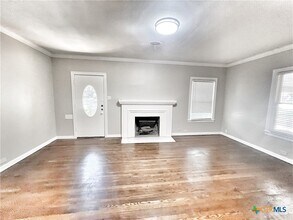 127 Paloma Dr in Olmos Park, TX - Building Photo - Building Photo