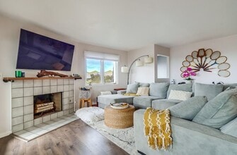 110 S Guadalupe Ave in Redondo Beach, CA - Building Photo - Building Photo