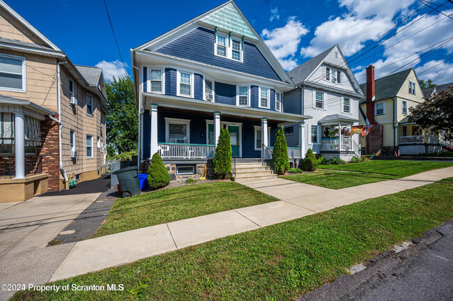 811 Grandview St in Scranton, PA - Foto de edificio - Building Photo