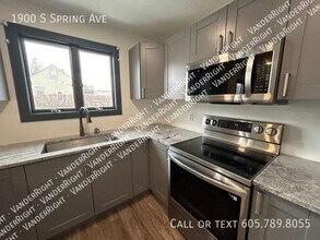 1900 S Spring Ave in Sioux Falls, SD - Building Photo - Building Photo
