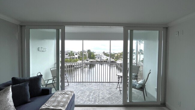 698 NE Spanish River Blvd in Boca Raton, FL - Building Photo - Building Photo