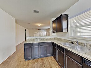 7329 Canyon Light in San Antonio, TX - Building Photo - Building Photo