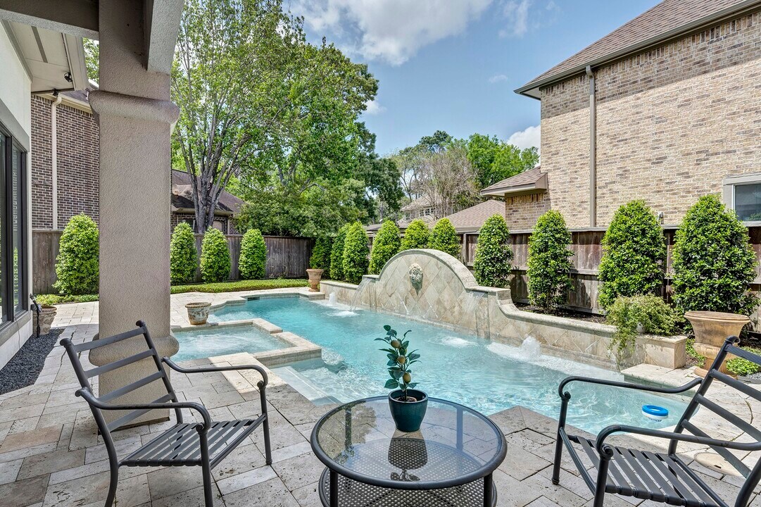 1111 Joshua Ln in Houston, TX - Building Photo