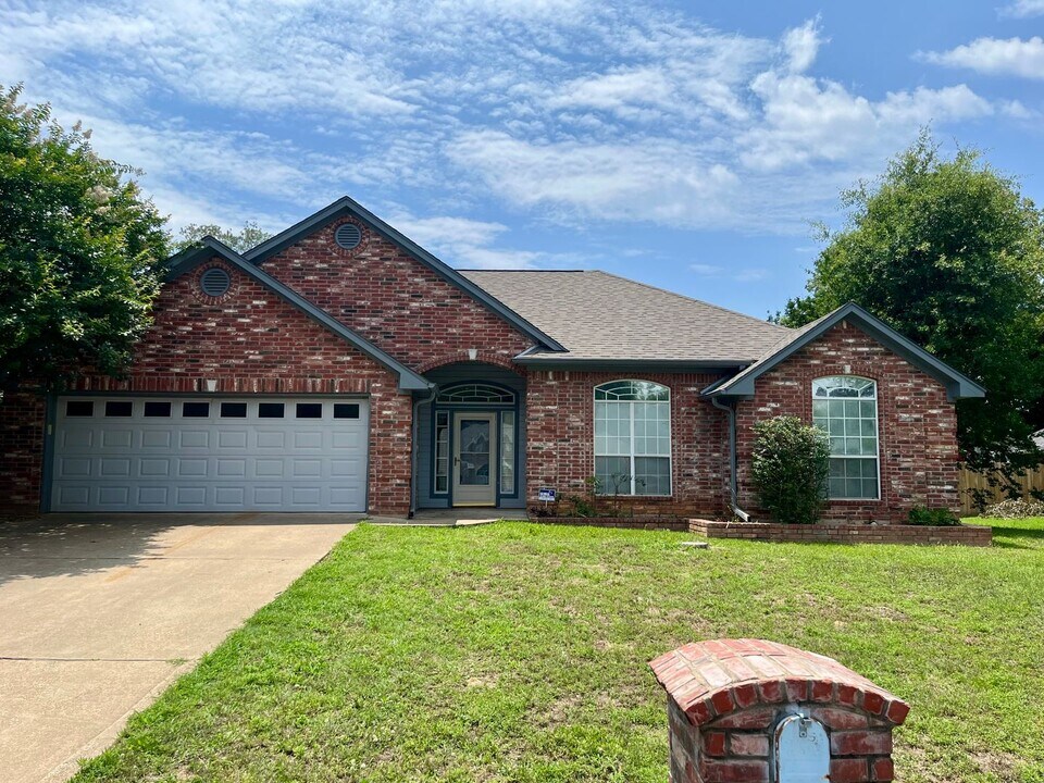 16780 Terrebonne Dr in Tyler, TX - Foto de edificio