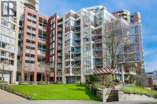 1000 Beach Ave in Vancouver, BC - Building Photo