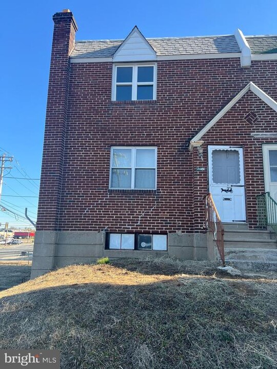 2001 McKinley St in Philadelphia, PA - Building Photo