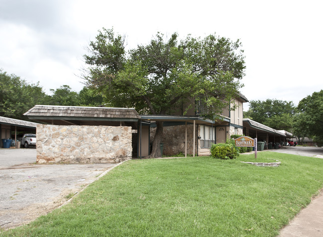 Brentwood Townhouses in Edmond, OK - Building Photo - Building Photo