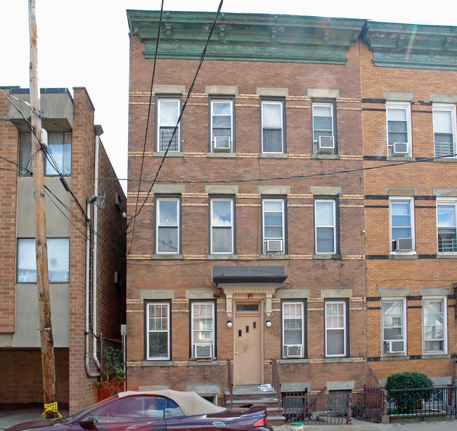 117 71st St in North Bergen, NJ - Foto de edificio - Building Photo