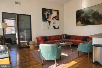 407 S 10th St in Philadelphia, PA - Building Photo - Building Photo