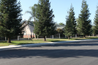 Brookside Senior Apartments in Bakersfield, CA - Building Photo - Building Photo