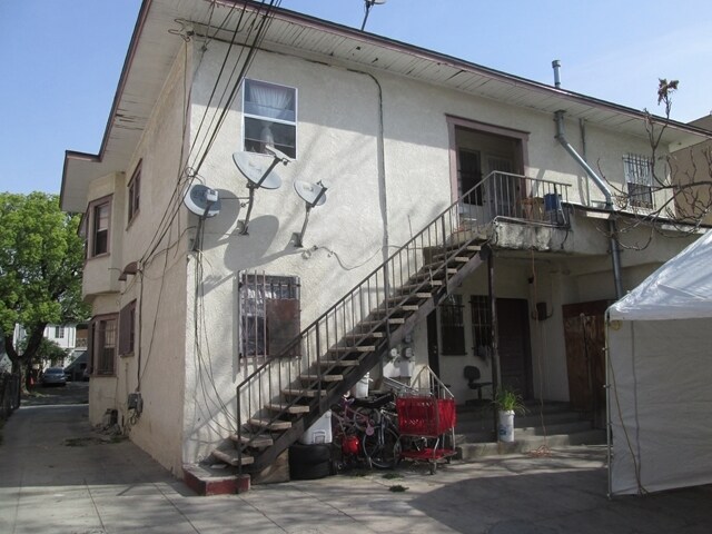 868 W 40th Pl in Los Angeles, CA - Foto de edificio - Building Photo