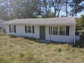 857 Twin Oak Dr in Hillsboro, MO - Building Photo